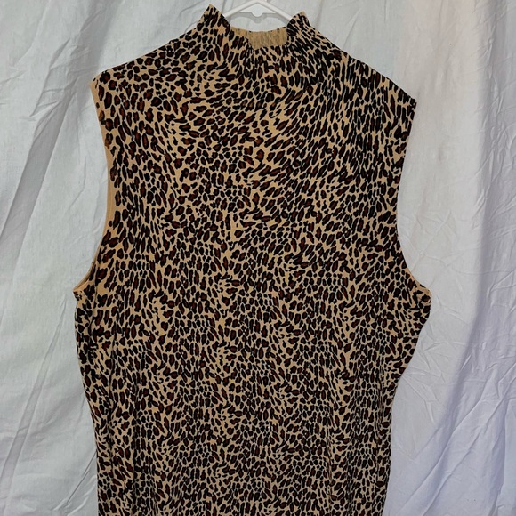 Sleeveless Cheetah print top INC - Picture 1 of 3